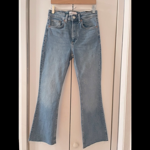 *ZARA* Mid-rise crop flare jeans in blue size US4 - Picture 1 of 8